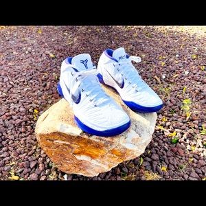 2017 Nike Kobe Bryant Baseline White Court Purple sz 9.0 no box